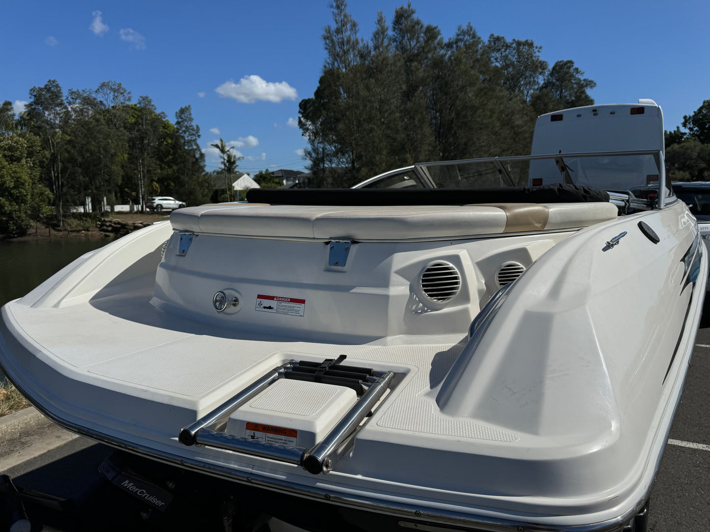 2012 Larson LX 850