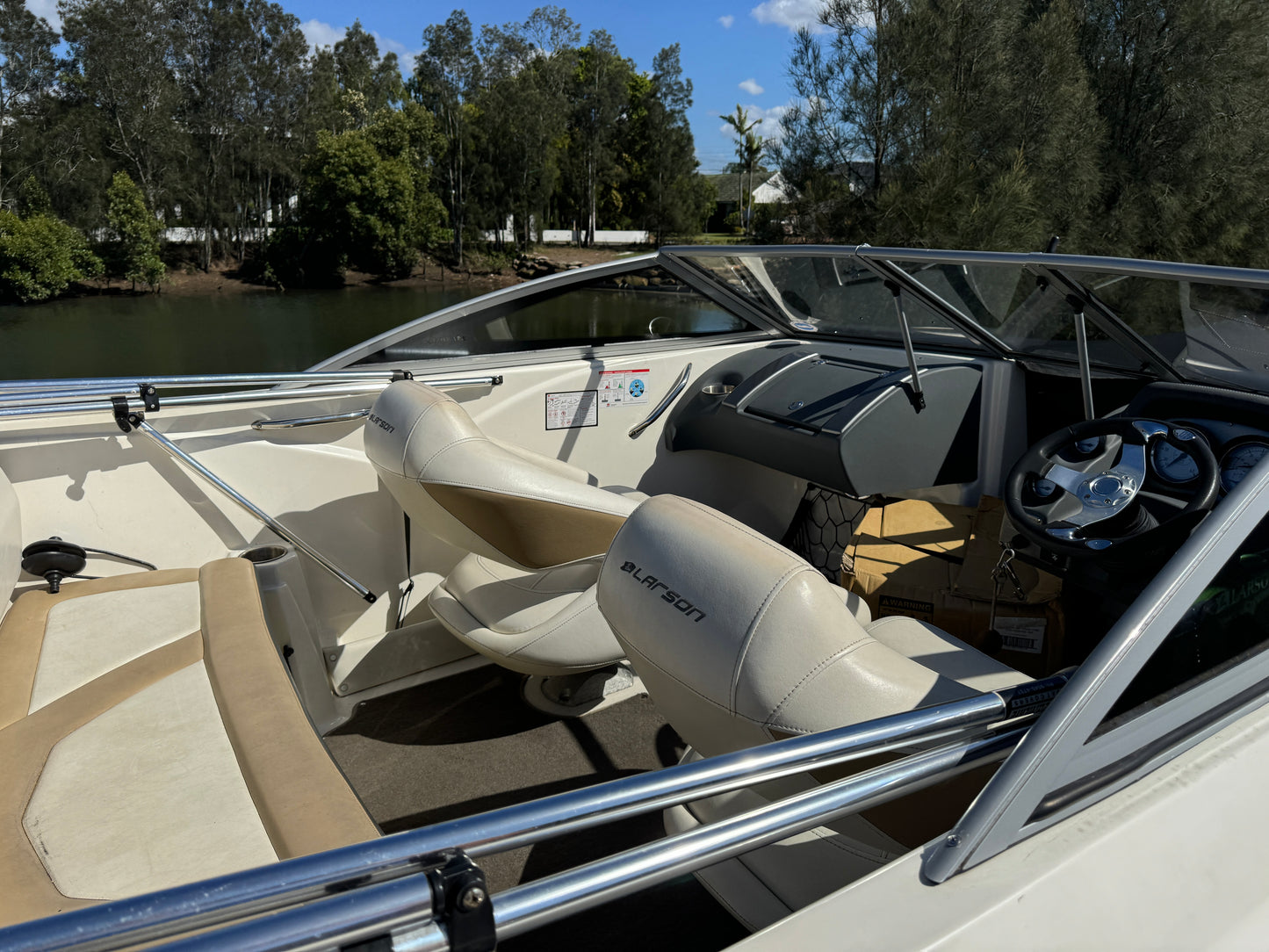 2012 Larson LX 850