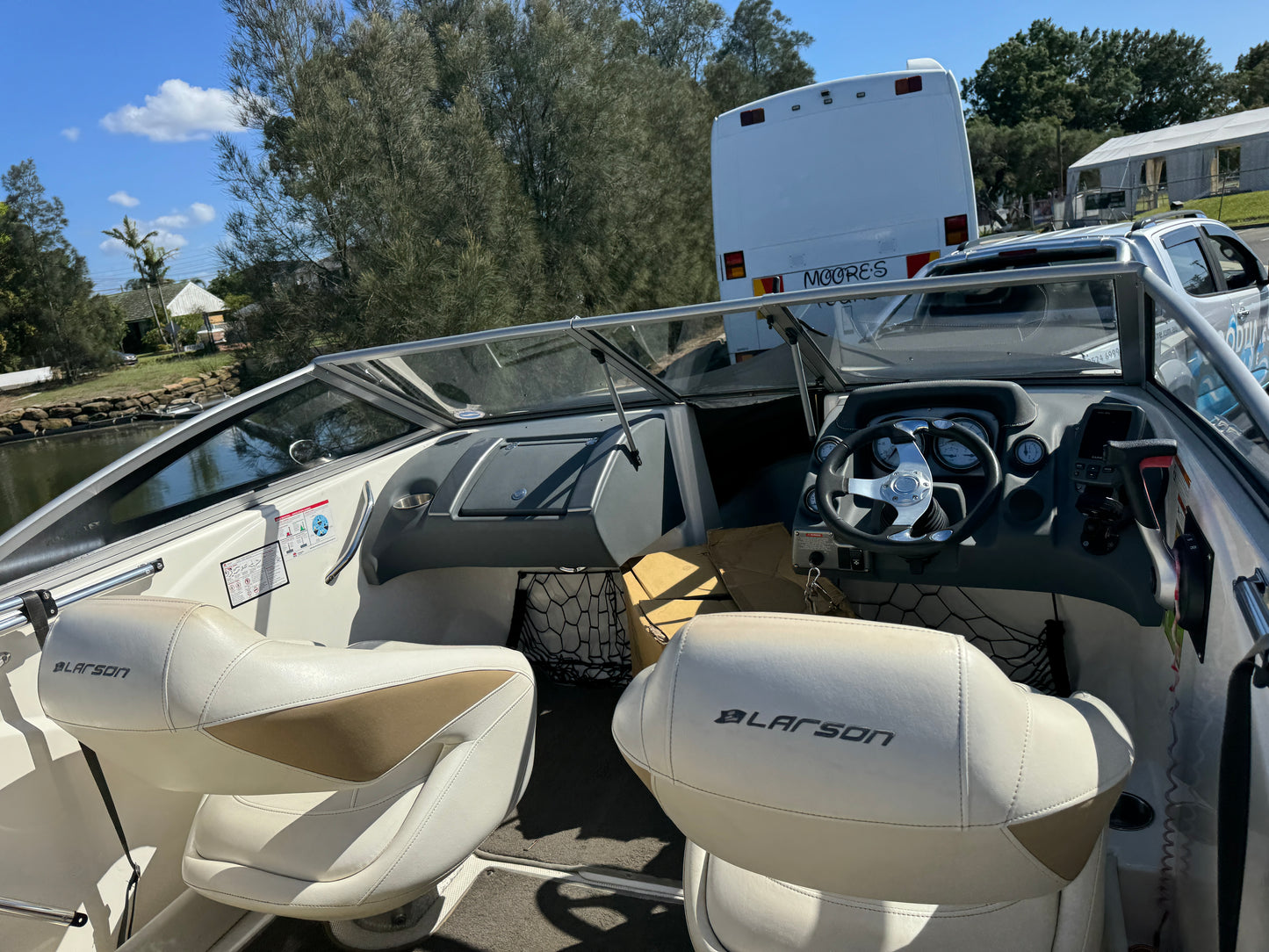 2012 Larson LX 850