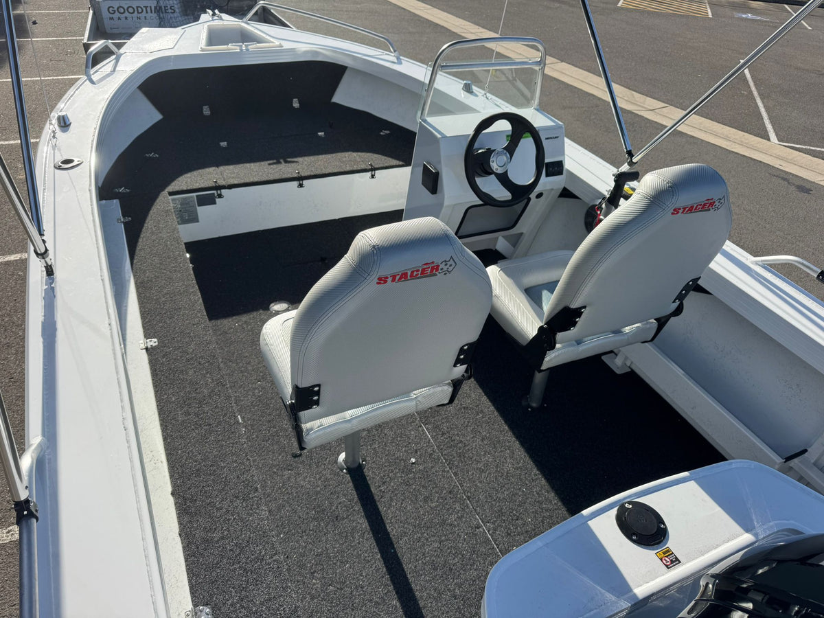 Stacer 489 Outlaw Side console