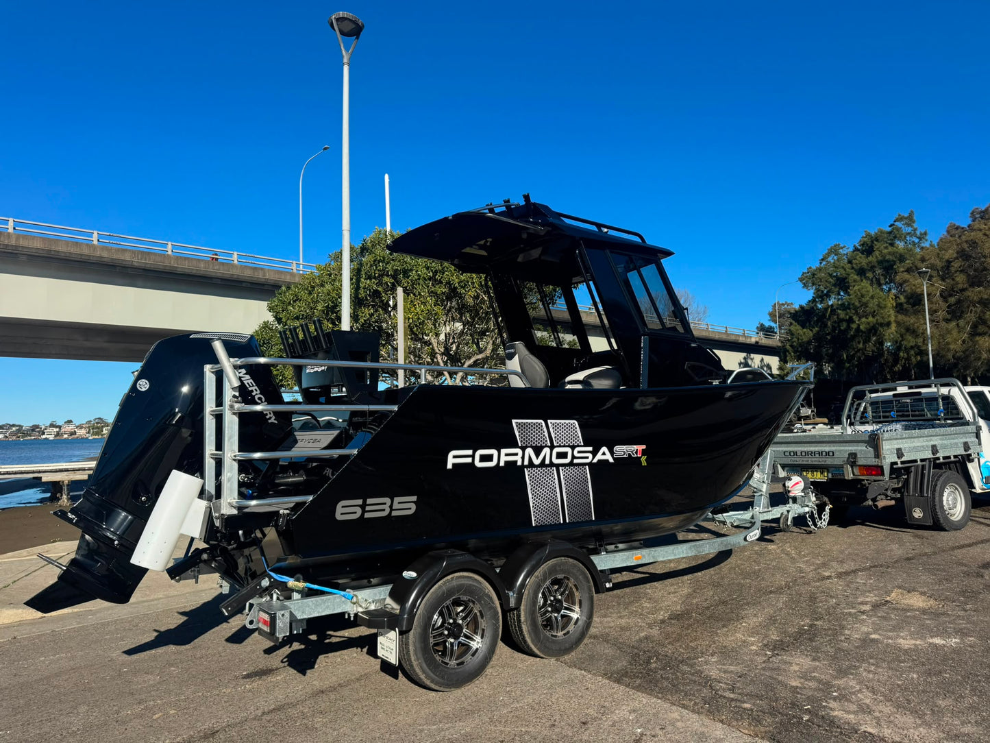 Formosa SRT 635 Enclosed Centre cabin Hard top