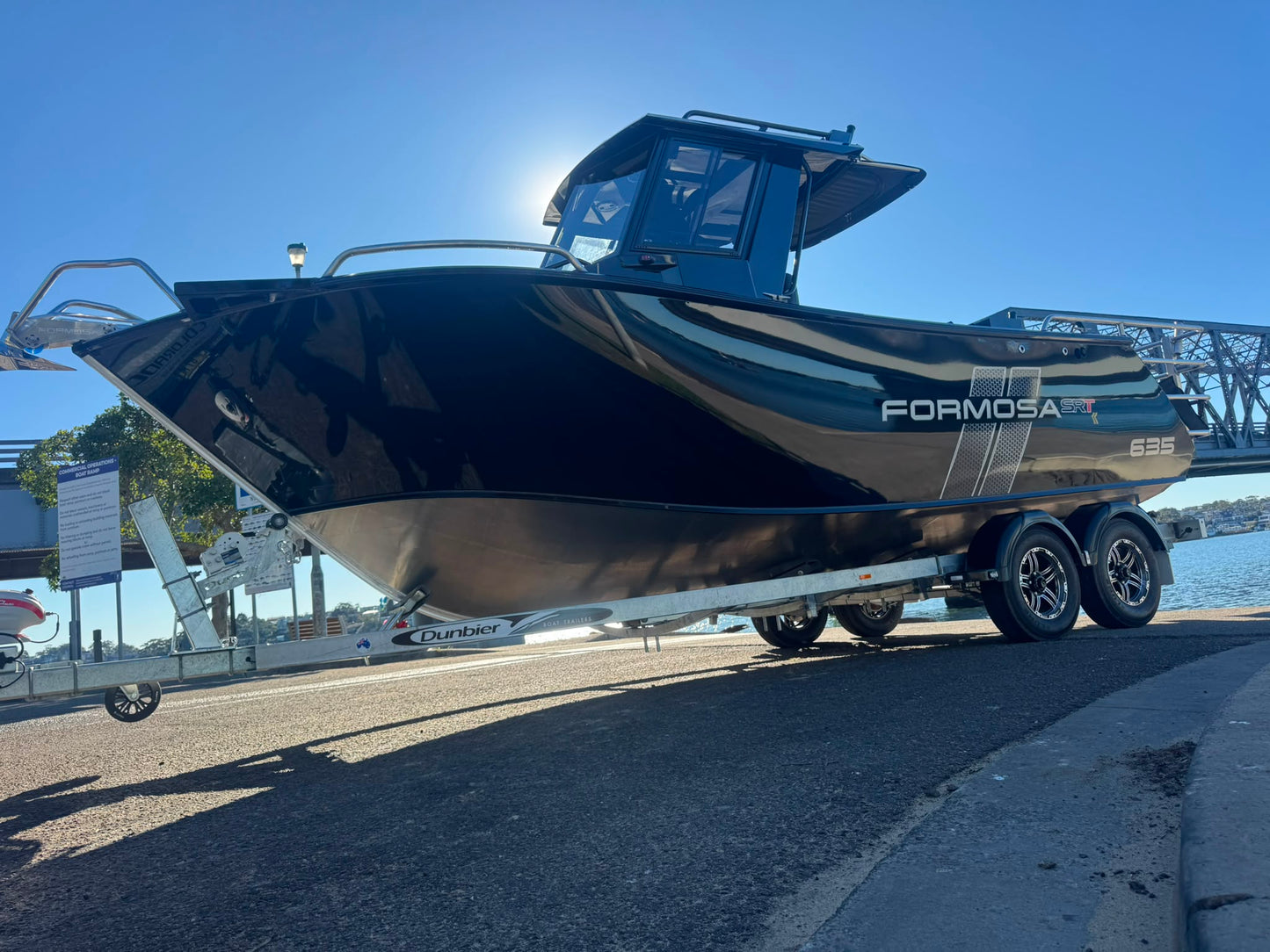 Formosa SRT 635 Enclosed Centre cabin Hard top