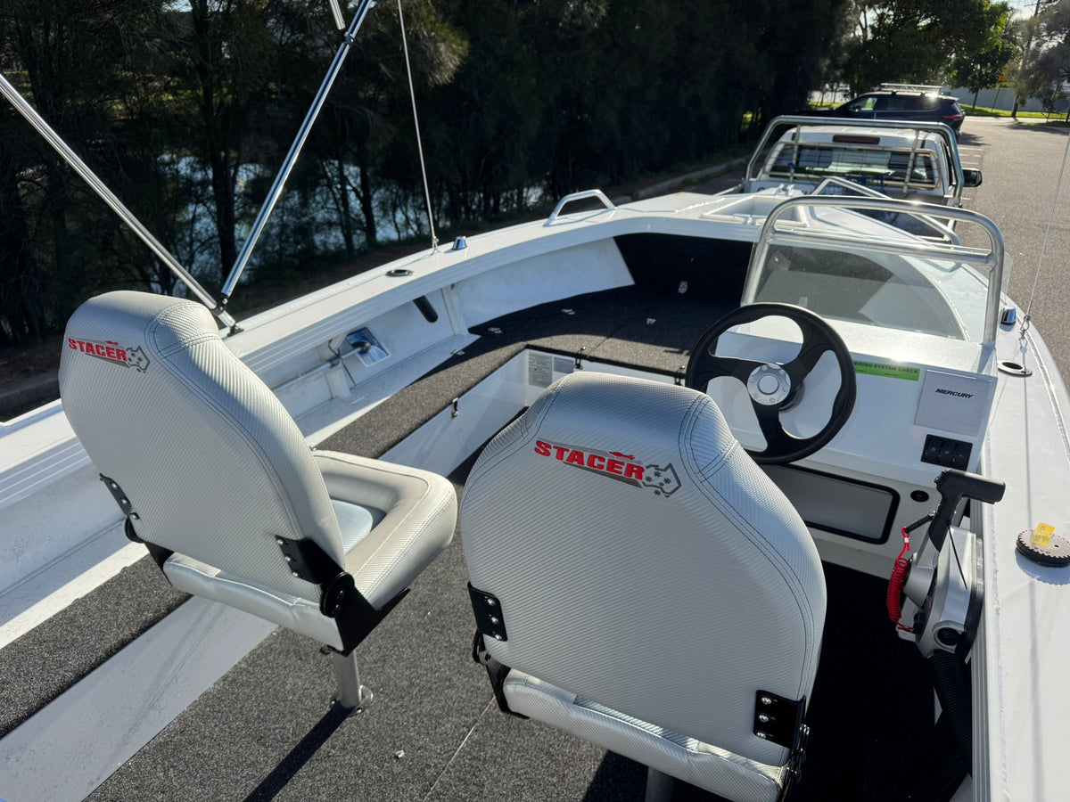 Stacer 489 Outlaw Side console