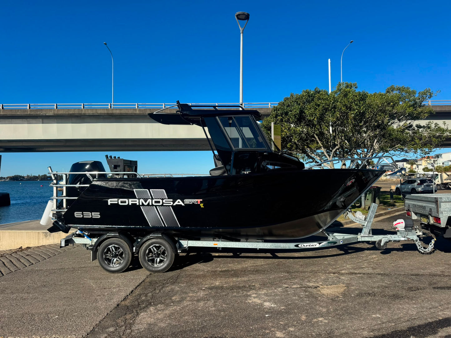 Formosa SRT 635 Enclosed Centre cabin Hard top