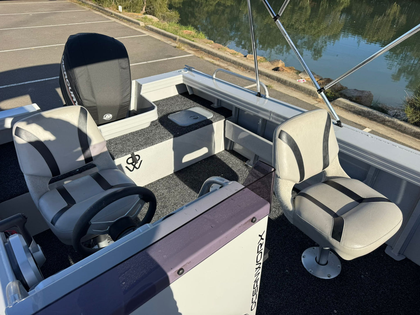 Oceanworx 4.8 Side console