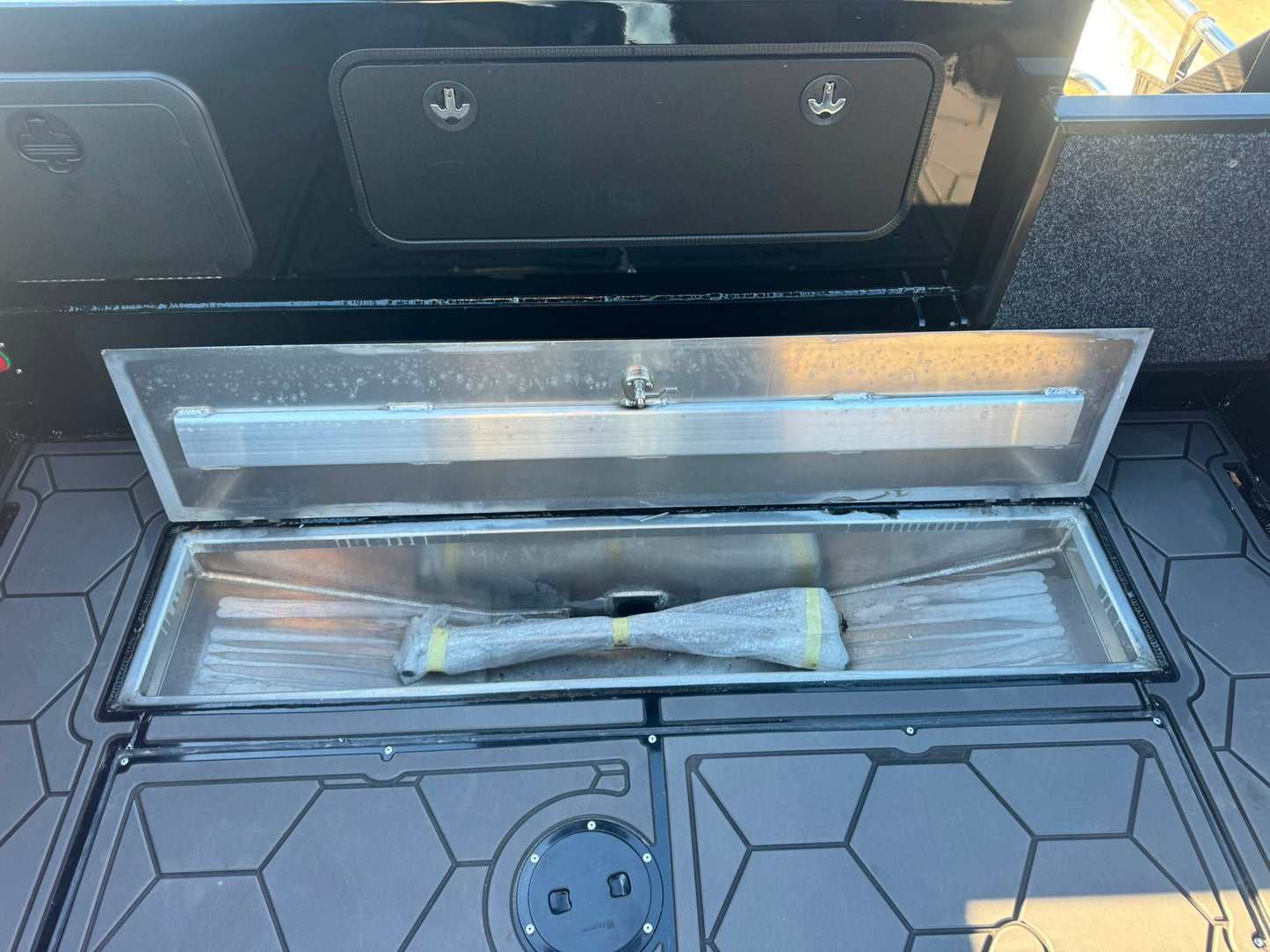 Formosa SRT 635 Enclosed Centre cabin Hard top