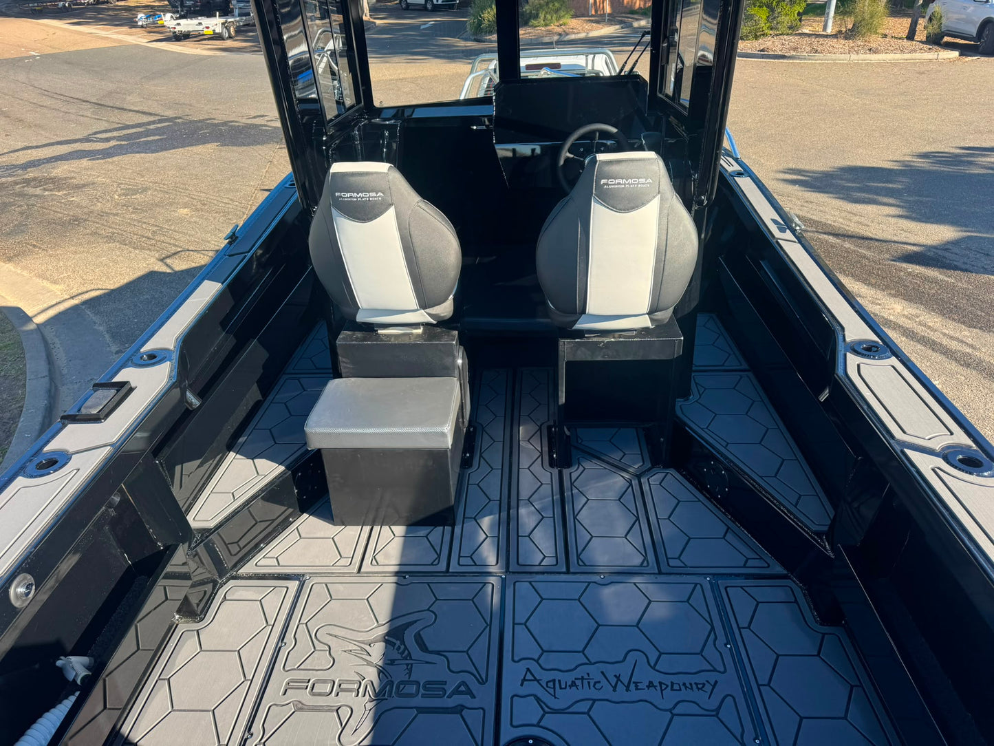 Formosa SRT 635 Enclosed Centre cabin Hard top