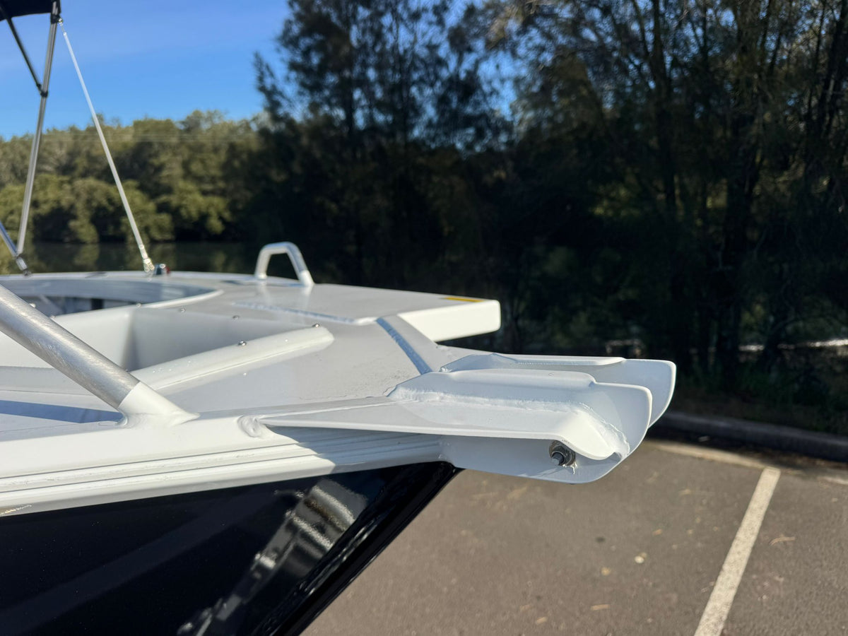 Stacer 489 Outlaw Side console