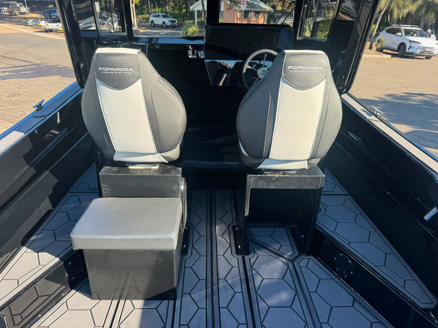 Formosa SRT 635 Enclosed Centre cabin Hard top